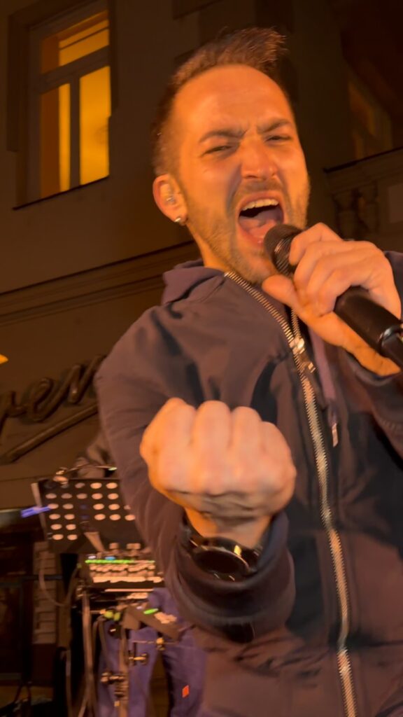 Music2Dance beim Straßenfest bei Nacht